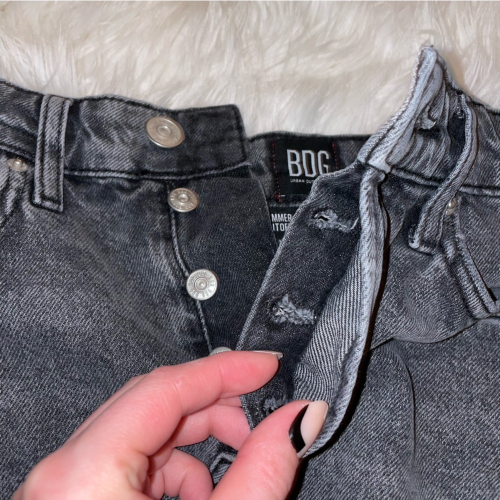 BDG Urban Outfitters Women's High-Waisted Summer Cutoff Black Denim Shorts - Picture 5 of 7